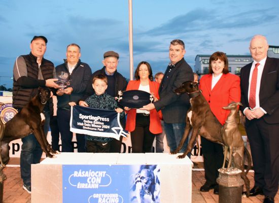 Picture shows the two winning greyhounds Fleadh Saraide with their trainers and connections and sponsor representatives at the 2024 Sporting Press Online Edition Irish Oaks Final presentation at Shelbourne Park Greyhound Stadium