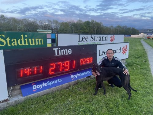 In Good Time (Droopys Sydney-Peters Queen) delivered a stunning 27.91 track record run in the Hall of Fame Award AA0 525